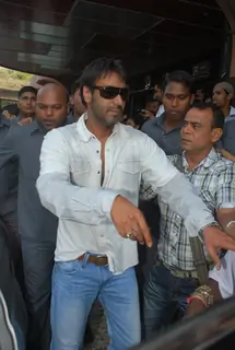 Ajay Devgan opens &quot;London Dreams&quot; Advance Booking Gaiety, Bandra, Mumbai