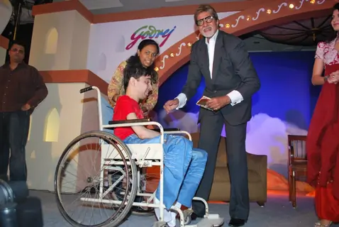 Amitabh Bachchan met the Aladin-Godrej Contest winners at a gala event held in Mumbai