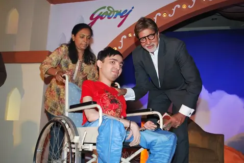 Amitabh Bachchan met the Aladin-Godrej Contest winners at a gala event held in Mumbai