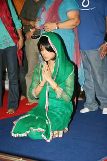 Priyanka Chopra at father Ashok Chopra''s kirtan event, Chakala in Mumbai
