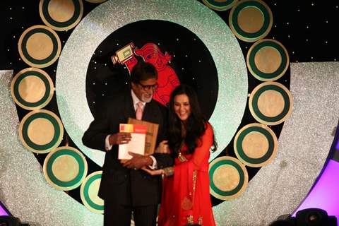 Bollywood actors Amitabh Bachchan and Preity Zinta on the red carpet at MAMI awards closing night ceremony