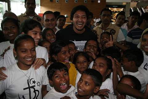 Bollywood actor Shreyas Talpade at Cut-a-thon session in Oberoi Mall, Mumbai