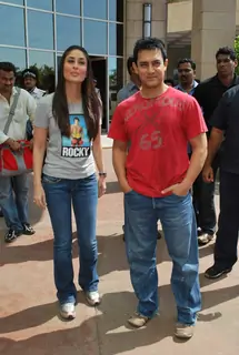 Kareena Kapoor and Aamir Khan at 3 Idiots Press Meet with New Song Introduction at Inter Continnental