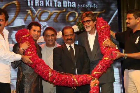 Bollywood superstar Amitabh Bachchan at the felicitation of Sunil Gavaskar, Sachin Tendulkar, Gundappa Ranganath and Viswanath
