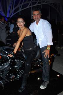 Model at Harley Davidson bash hosted by Arju Khanna, Tote