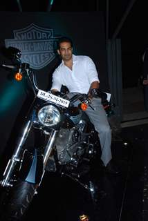 Upen Patel at Harley Davidson bash hosted by Arju Khanna, Tote