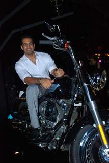 Upen Patel at Harley Davidson bash hosted by Arju Khanna, Tote