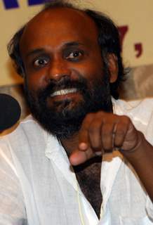 Director Sunil discussing a point of his film &quot;Kadha Parayum Theruvarum&quot; at a press conference in 15th Kolkata Film Festival of his film on 16th Nov 09