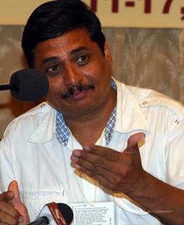 Actor Nandu Madhav discussing a point at a press conference in 15th Kolkata Film Festival of his film &quot;Harishchandrachi Factory&quot; on 16th Nov 09