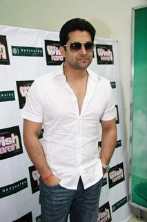 Bollywood Actor Aftab Shivdasani poses for the photographers during the celebration of Nakshatra''s brand success in Mumbai on Monday, 16 November 2009