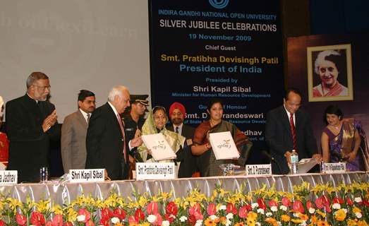 President Pratibha Devisingh Patil launching ''''flexi-learning platform'''' at the Silver Jubille Celebration of Indira Gandhi National Open University in New Delhi on Thursday also in photo HRD Ministers Kapil Sibal and D Purandeswari, planning