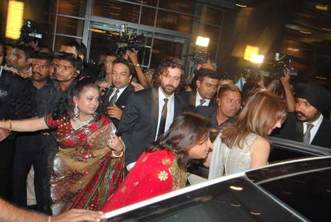 Hrithik Roshan with his wife at the Shilpa Shetty''s wedding reception