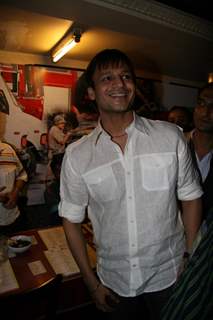 Vivek Oberoi Visits Leopold Cafe to Pay Tribute to 26/11 Victims at Mumbai
