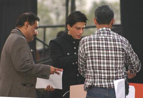 Bollywood Actor Shahrukh Khan at a programme &quot;Nantion''s Solidarity Against Terror&quot; (An Event at the India Gate to send strong message against Terrorism) on Sunday in New Delhi 28 Nov 09