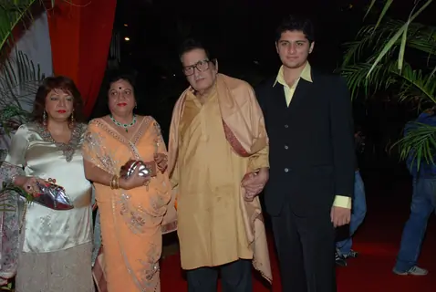 Manoj Kumar at Isha Koppikar''s wedding reception