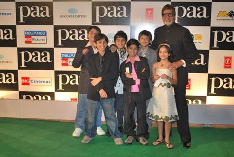 Bollywood actor Amitabh Bachchan with kids at the premiere of film &quot;Paa&quot;