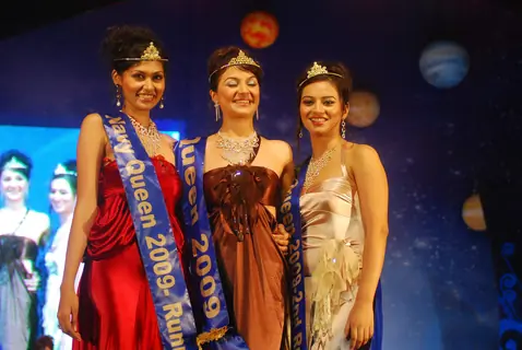Winners at the Navy Queen finals ''09