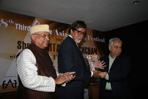 Amitabh Bachchan receives the Asian culture award