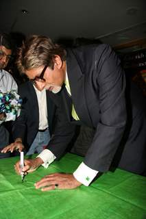 Amitabh Bachchan receives the Asian culture award