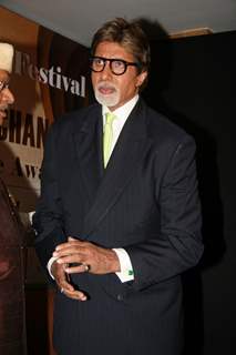 Amitabh Bachchan receives the Asian culture award