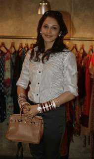 Isha Koppikhar at the graces Resort collection preview