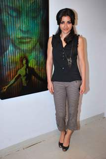 Soha Ali Khan graces Shailesh Achrekar''s paintings preview