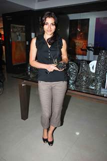 Soha Ali Khan graces Shailesh Achrekar''s paintings preview