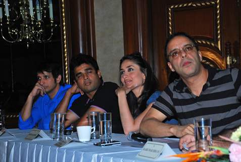 Sharman Joshi, R Madhavan, Kareena Kapoor and Vidhu Vinod Chopra at the press meet of 3 IDIOTS