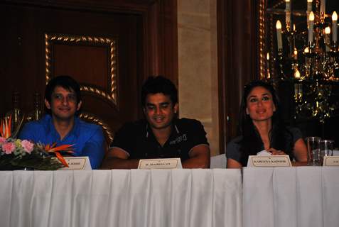 Sharman Joshi, R Madhavan and Kareena Kapoor at the press meet of 3 IDIOTS