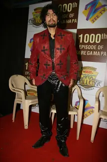 Sonu Nigam at the 3 idiots star cast at Saregama 1000th Episode Bash at Andheri, Mumbai