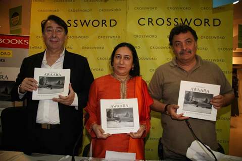 Randhir and Rishi kapoor at the Awara book launch at Crossword