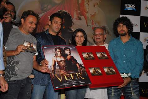 Bollywood actor Salman Khan, Sunidhi Chauhan, Gulzar and Sonu Nigam at music release of Film &quot;Veer&quot;