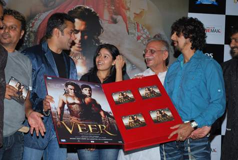 Bollywood actor Salman Khan, Sunidhi Chauhan, Gulzar and Sonu Nigam at music release of Film &quot;Veer&quot;