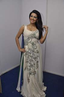 Geeta Basra at Archana Kocchar Show for Silver Jubilee of Juhu Club