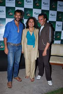 Model-turned-actors Milind Soman and Aryan Vaid turned chefs at &quot;Carlsberg&quot; event at Bandra, Mumbai