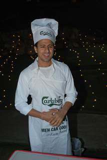 Model-turned-actor Aryan Vaid turned chef at &quot;Carlsberg&quot; event at Bandra, Mumbai