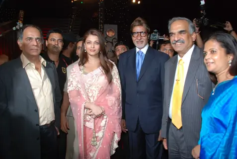 Aishwarya Rai, Amitabh Bachan, Shah Rukh Khan and Karan Johar at Police Show at Andheri Sports Complex