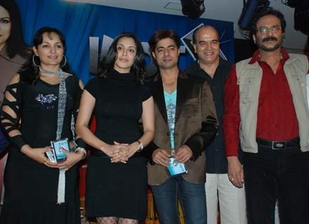 Upasna Singh, Hrishita Bhatt, Sushant, Surendra Pal and Milind Gunaji Singh at Idiot Box Music Launch