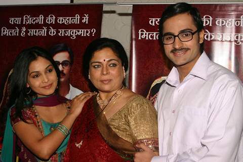 Actors Shubhangi Atre, Reema Lagoo and Shaleen Bhanot at a press meet for NDTV Imagine''s new show &quot;Do Hanson Ka Jodaa&quot; , in New Delhi on Teusday 22 Dec 2009