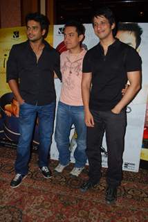 Bollywood actors Madhwan, Aamir Khan and Sharman Joshi at the press meet of &quot;3 Idiots&quot; at Taj Land''s End