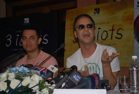 Bollywood actor Aamir Khan at the press meet of &quot;3 Idiots&quot; meet at Taj Land''s End