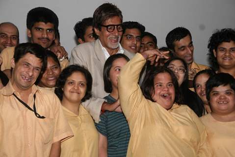 Big B watches PAA with Dilkush school children at Fun