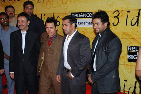 Aamir Khan, Salman Khan and Madhwan at 3 Idiots Press Meet at IMAX Wadala