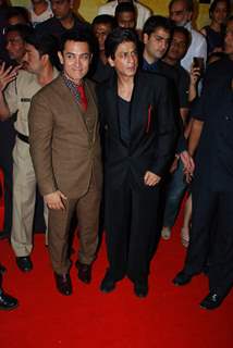 Aamir Khan and Shahrukh Khan at 3 Idiots Press Meet at IMAX Wadala