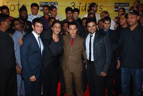 Sharman Joshi, Shahrukh Khan, Aamir Khan and Madhwan at 3 Idiots Press Meet at IMAX Wadala