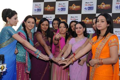 Star Pariwar ladies join human chain to fight against injustice at Marinde Drive