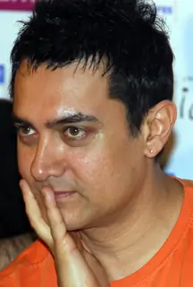 Aamir Khan with his&quot; 3 Idiots&quot; team in Kolkata on 31st night