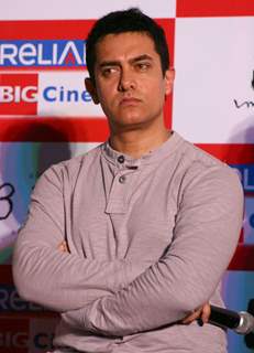 Aamir Khan,at press-meet to promote film ''''3-idiots'''',at Noida