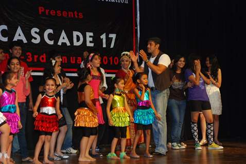 Salman Khan promotes &quot;Veer&quot; at Jamnabai School Cascade festival