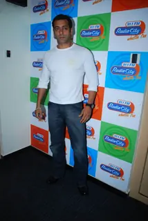 Salman Khan Promotes Veer at Radiocity in Bandra